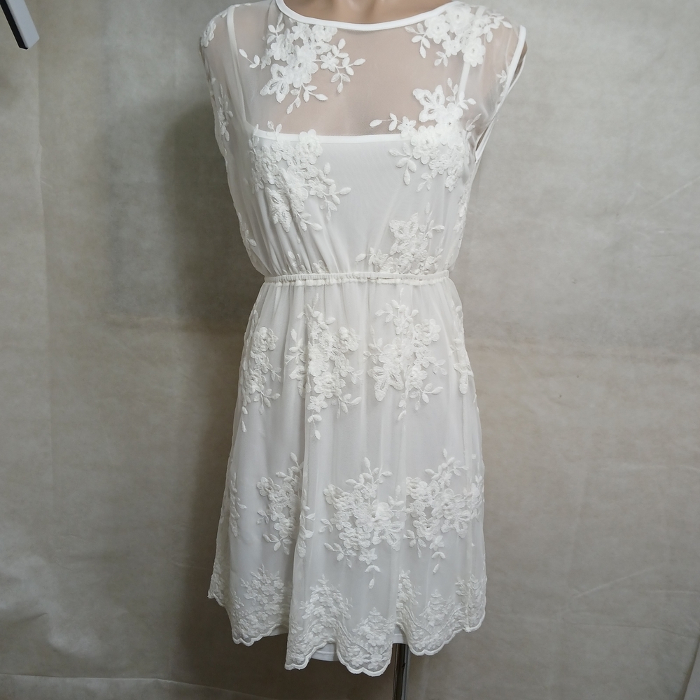 Alloy White Elegant  Floral Lace Sleeveless Dress Women's Size Small